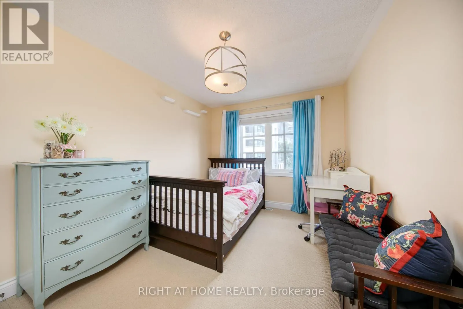 10 - 120 BRONTE ROAD