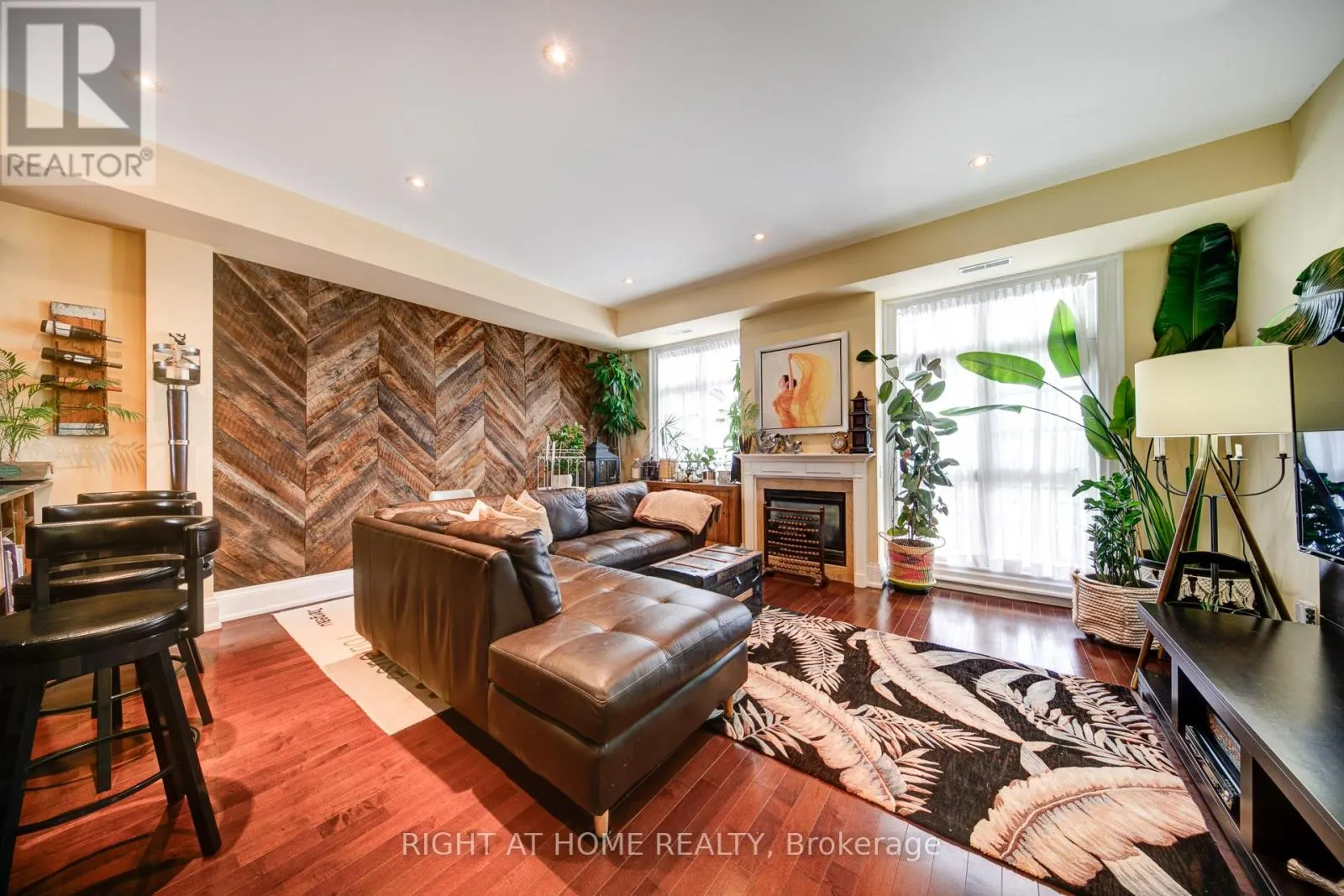 10 - 120 BRONTE ROAD