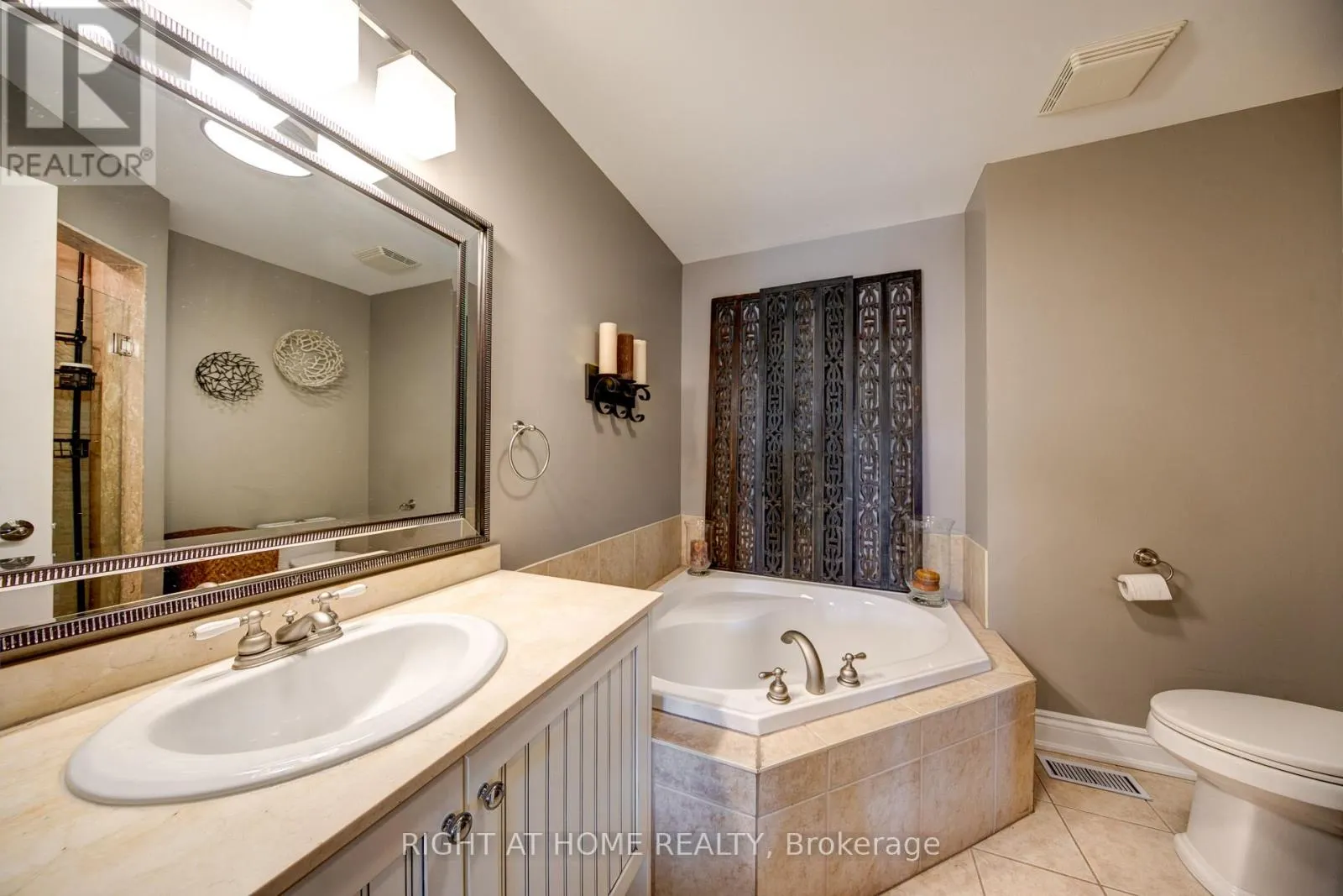 10 - 120 BRONTE ROAD