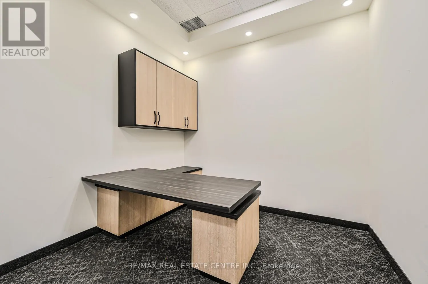22 - 2565 STEELES AVENUE E