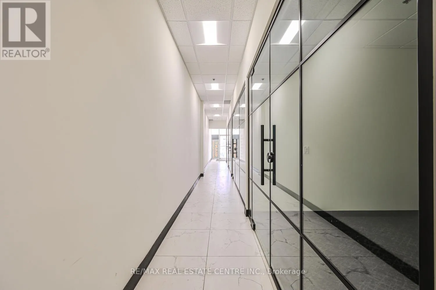 22 - 2565 STEELES AVENUE E