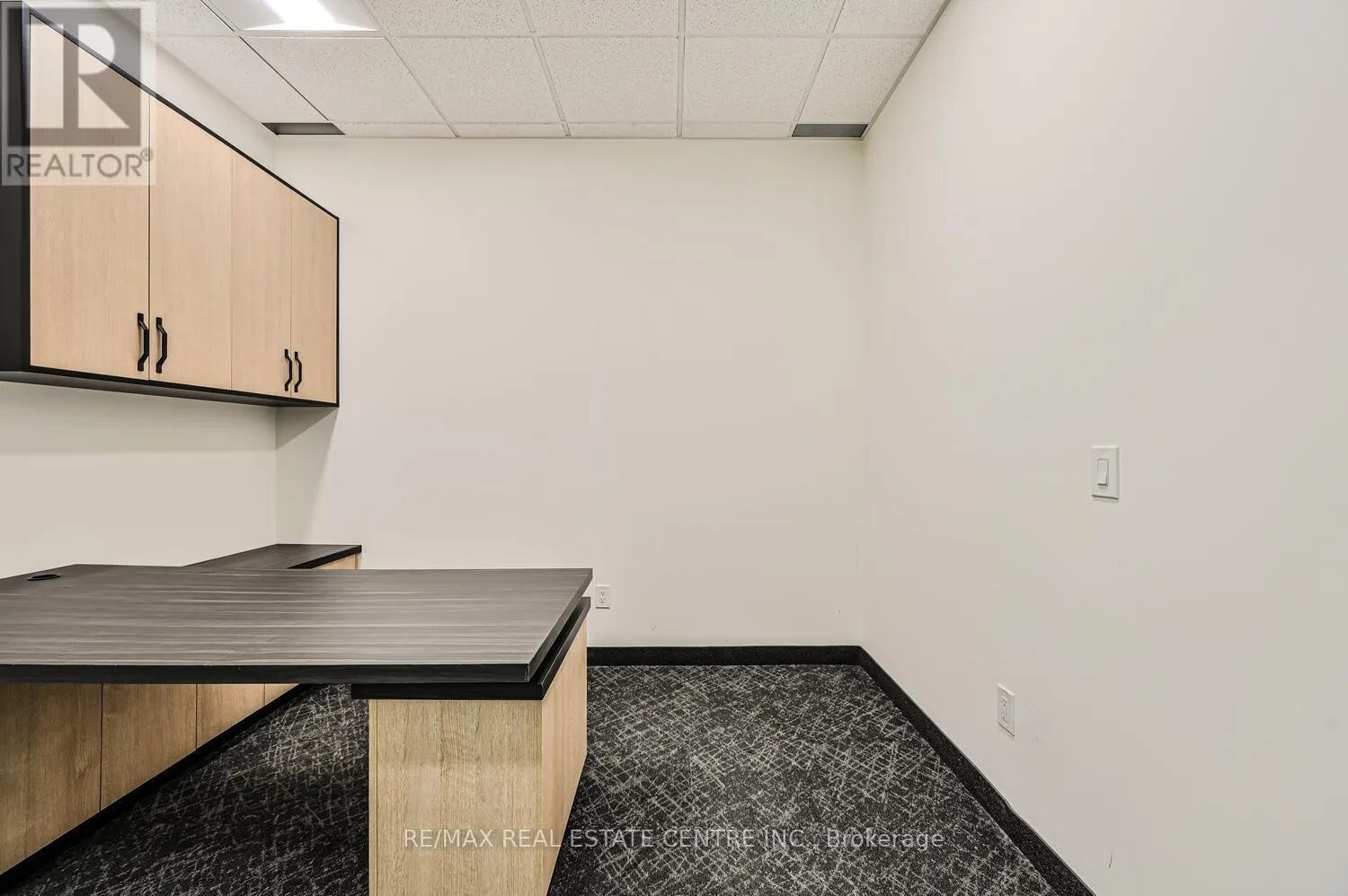 22 - 2565 STEELES AVENUE E