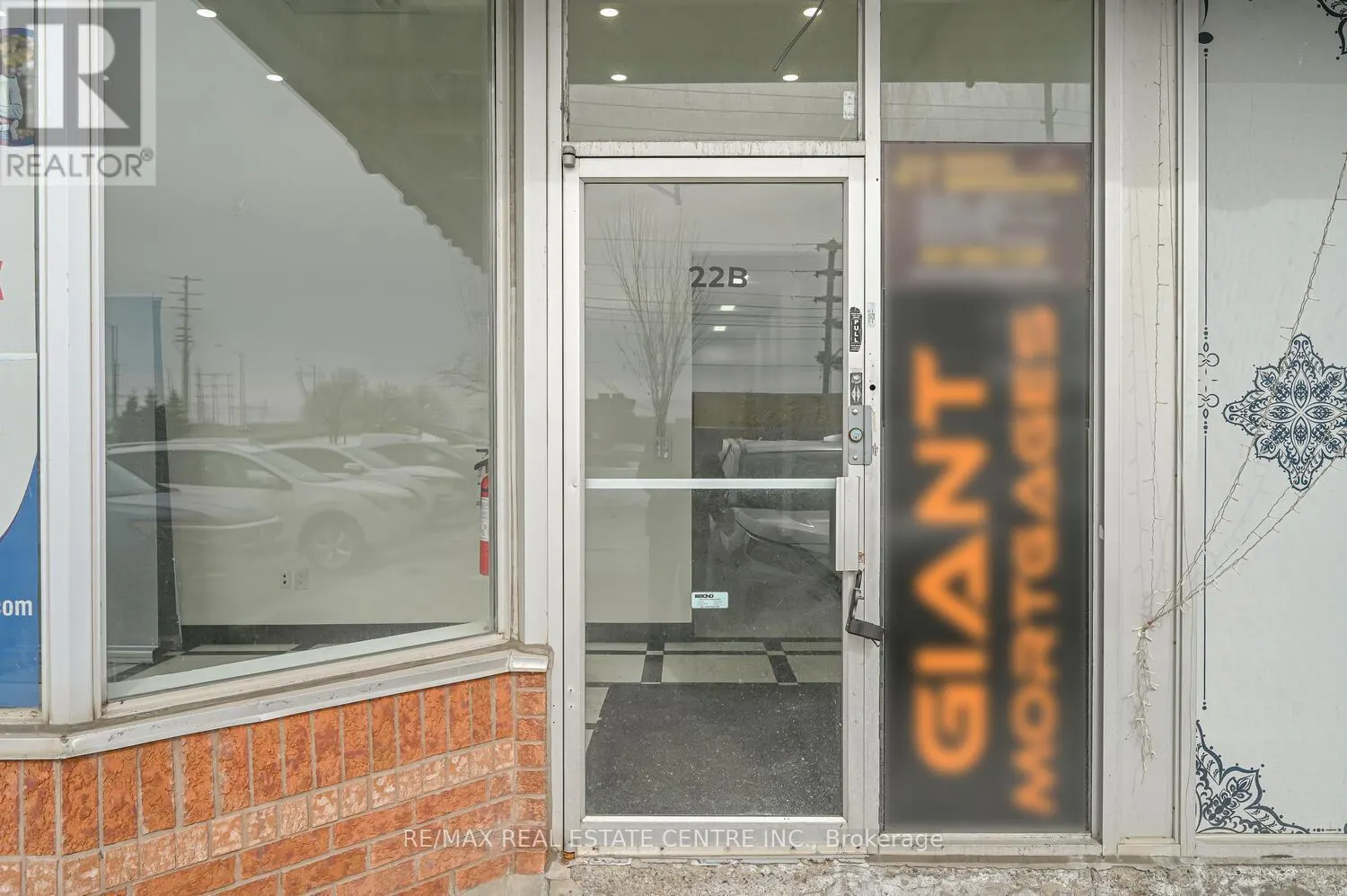 22 - 2565 STEELES AVENUE E