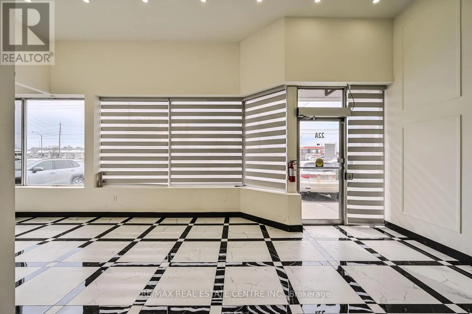 22 - 2565 STEELES AVENUE E