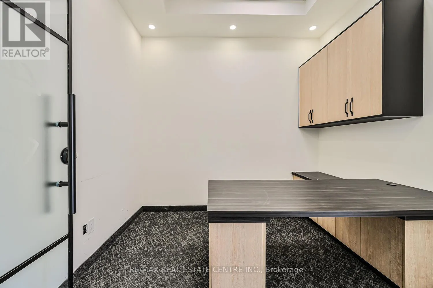 22 - 2565 STEELES AVENUE E