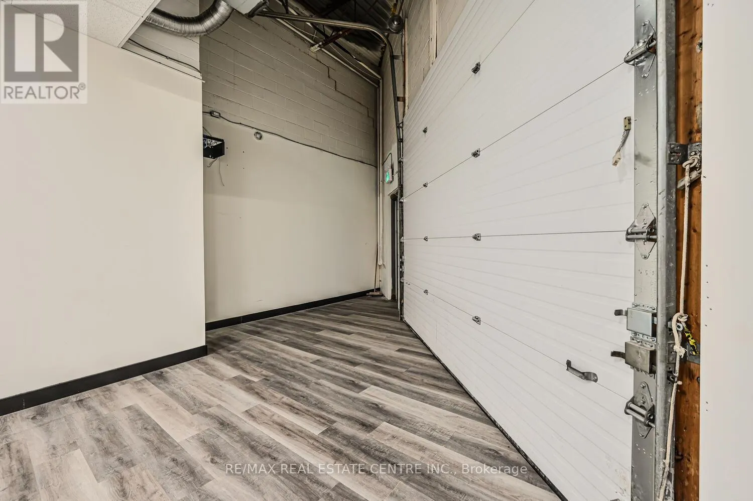 22 - 2565 STEELES AVENUE E