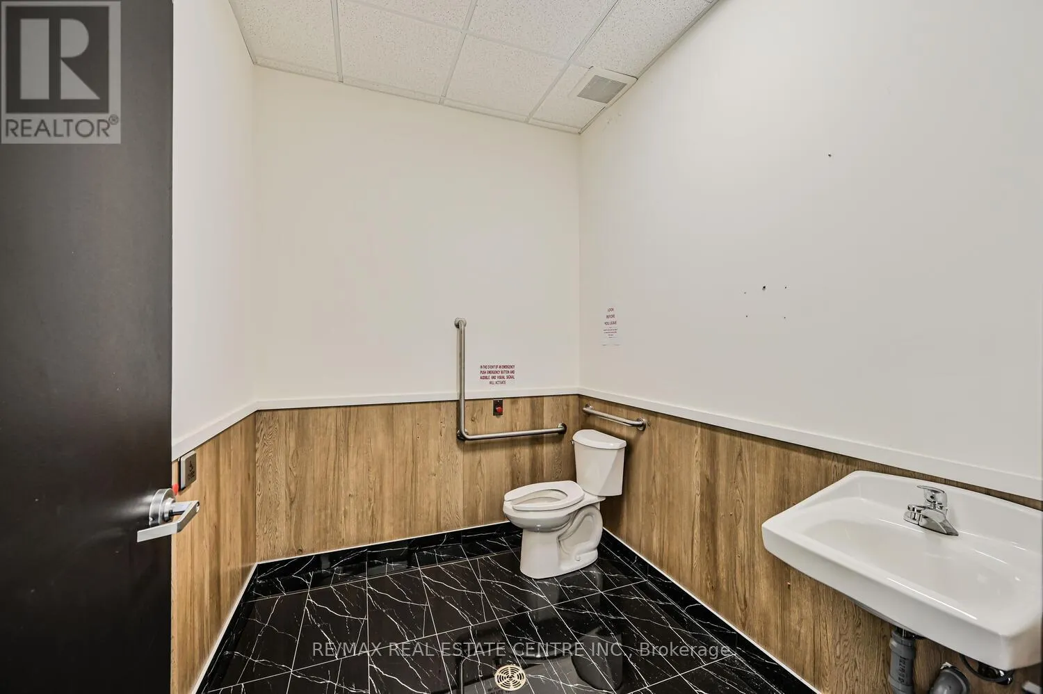 22 - 2565 STEELES AVENUE E