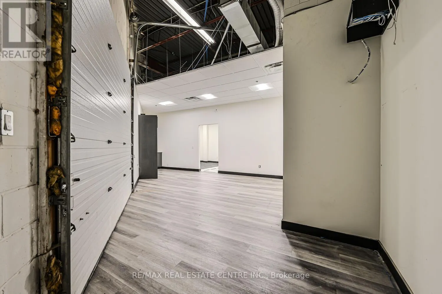 22 - 2565 STEELES AVENUE E