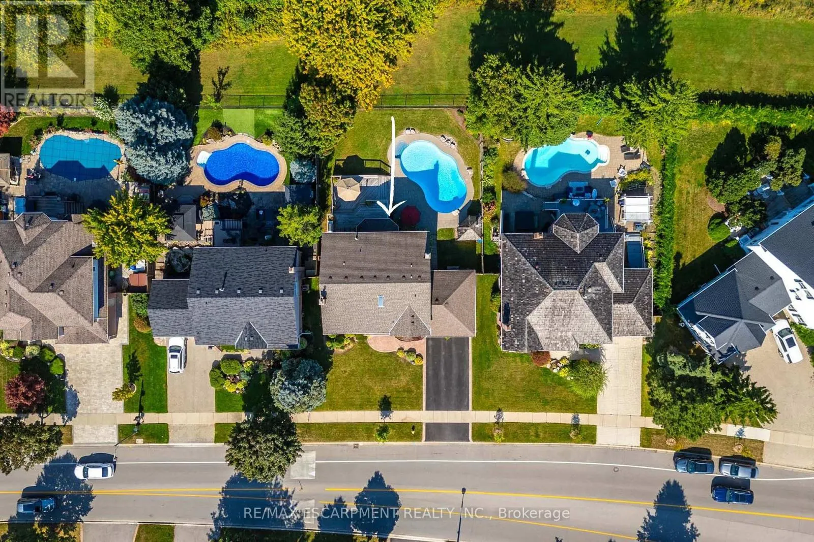 2049 COUNTRY CLUB DRIVE