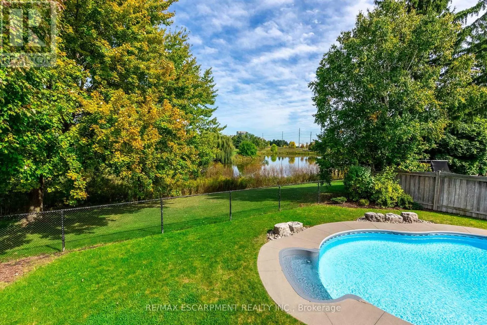 2049 COUNTRY CLUB DRIVE