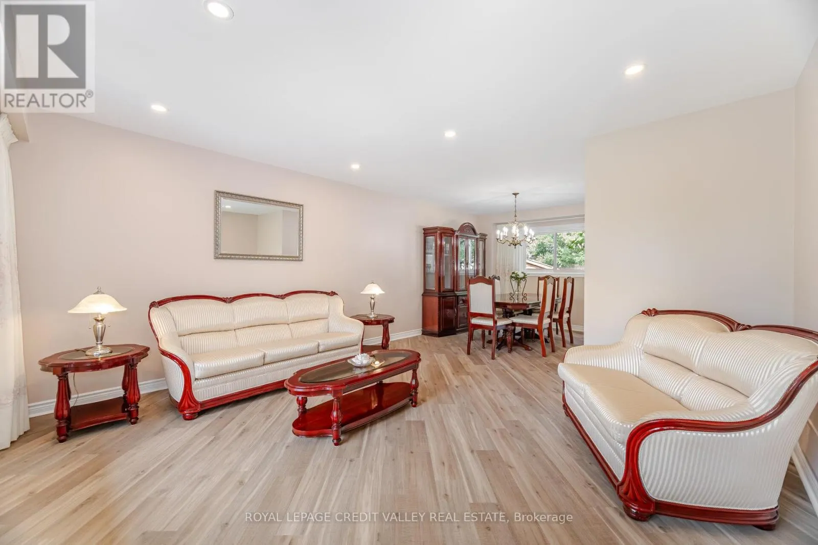 40 FINSBURY DRIVE