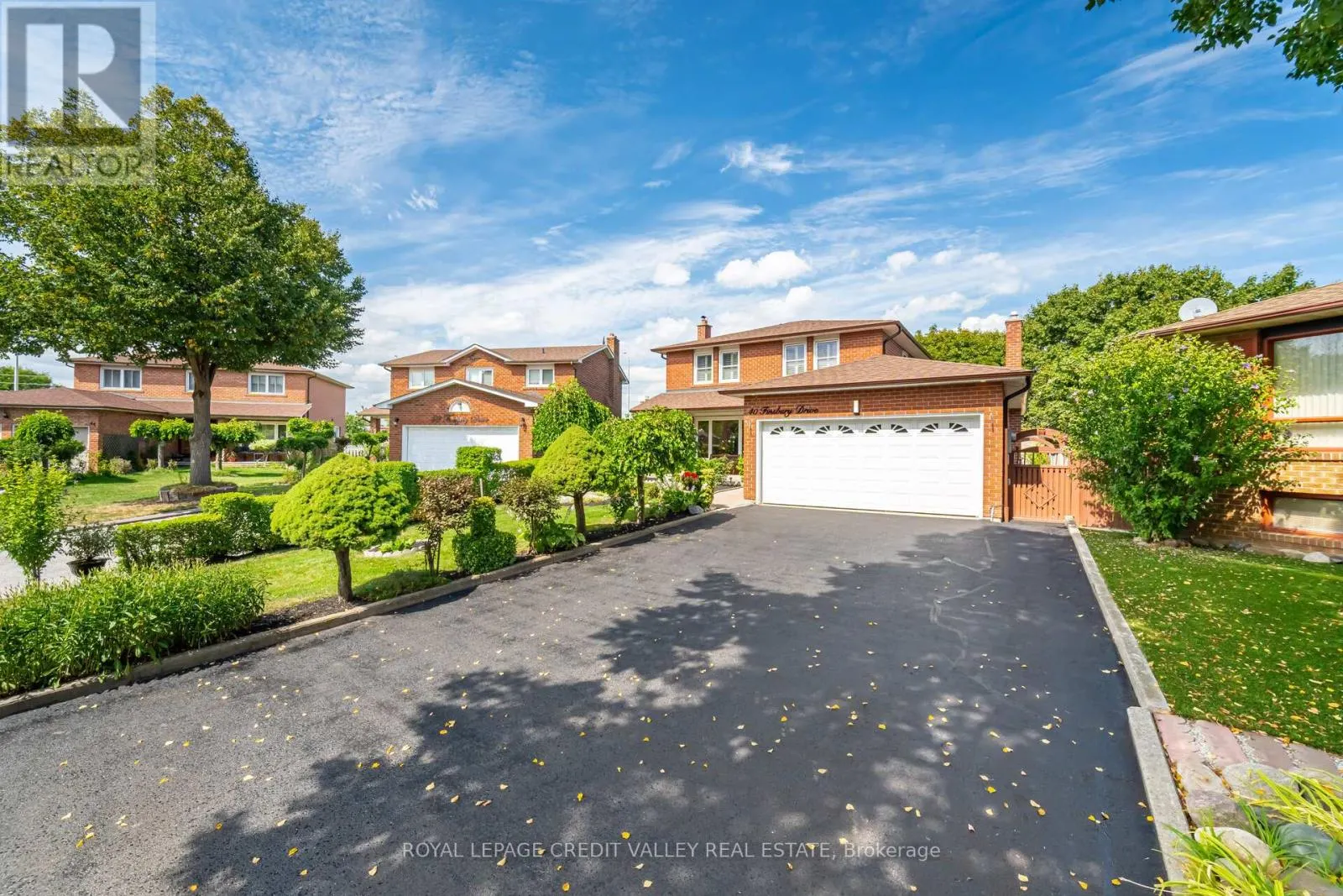 40 FINSBURY DRIVE