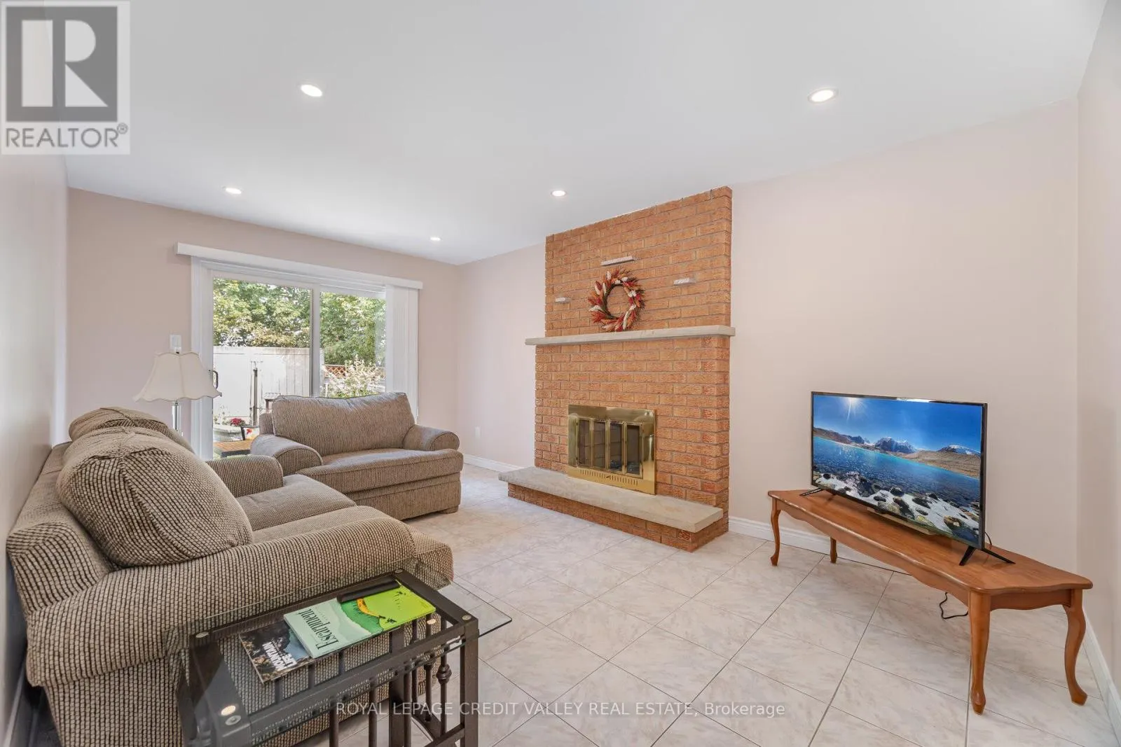 40 FINSBURY DRIVE