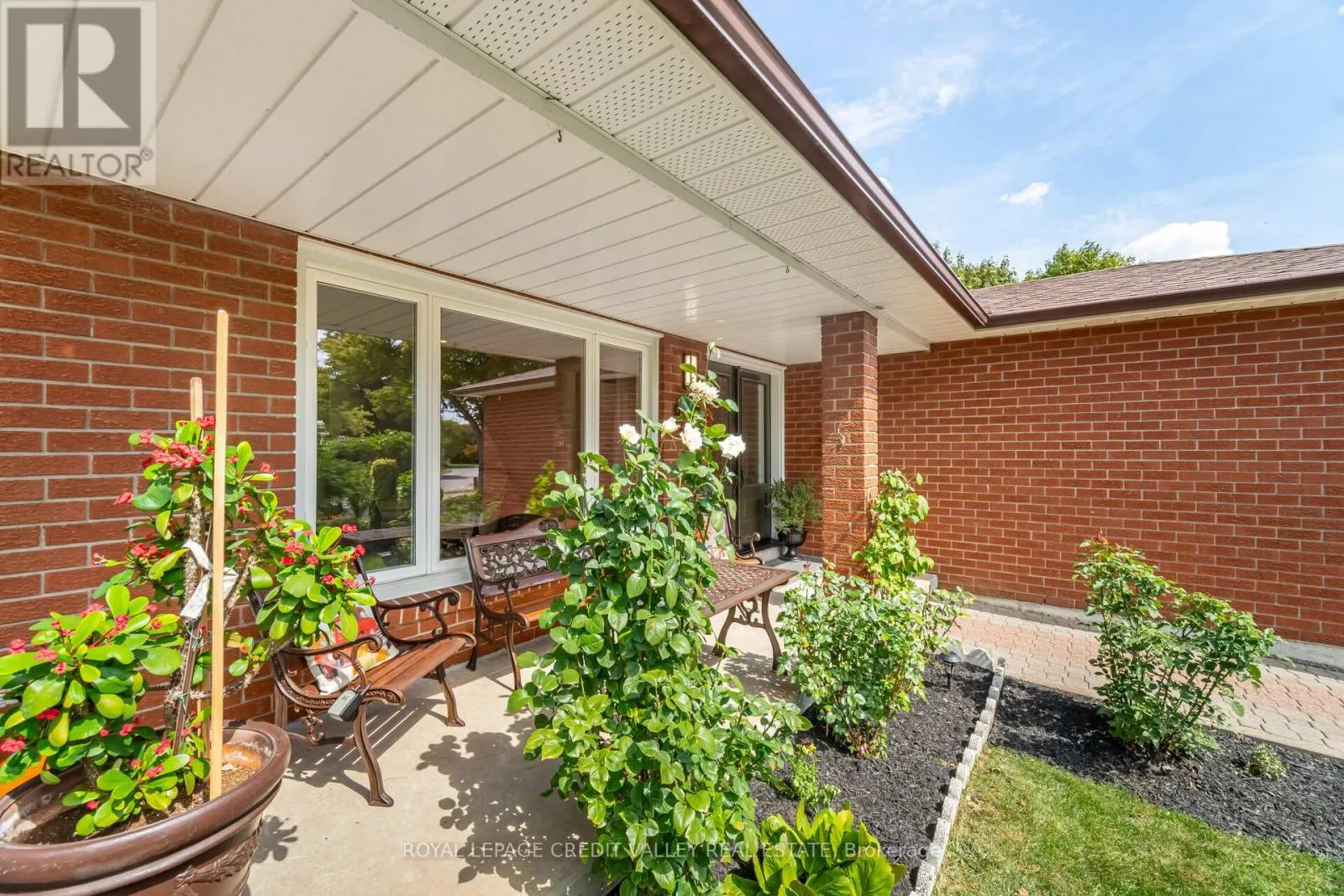 40 FINSBURY DRIVE