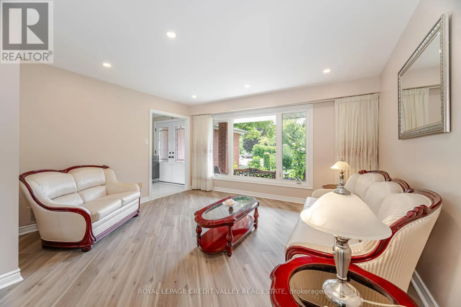 40 FINSBURY DRIVE