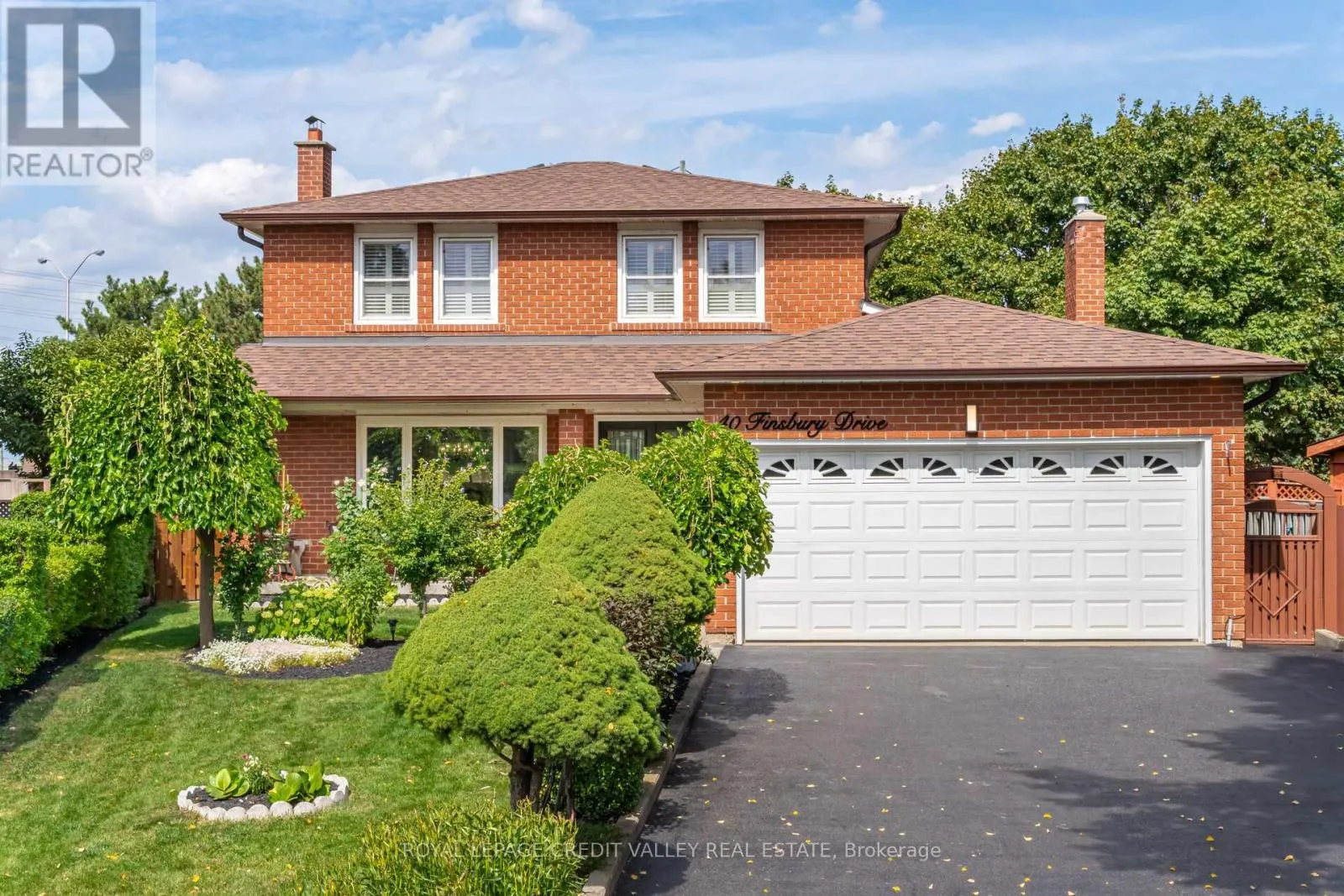 40 FINSBURY DRIVE