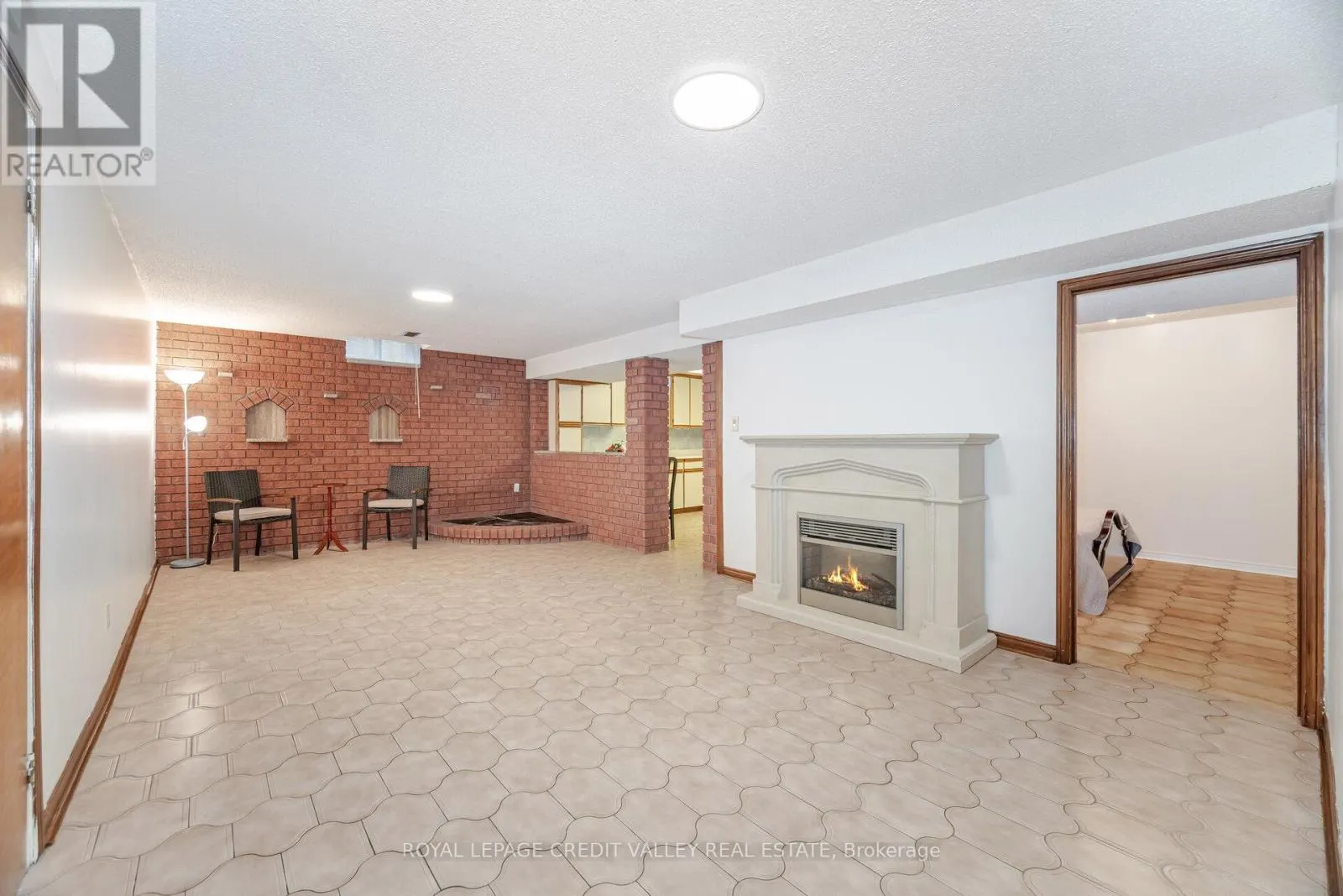 40 FINSBURY DRIVE