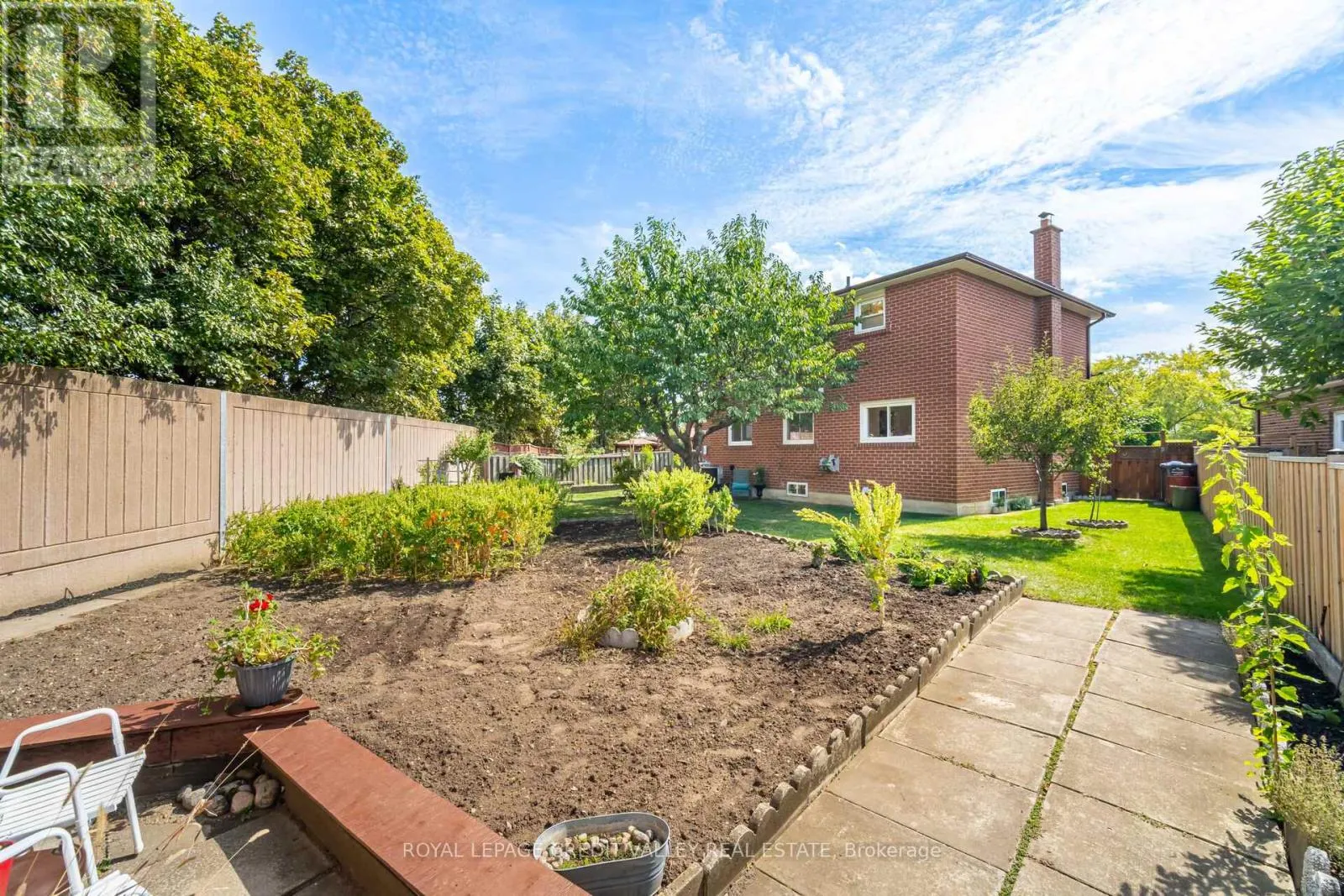 40 FINSBURY DRIVE