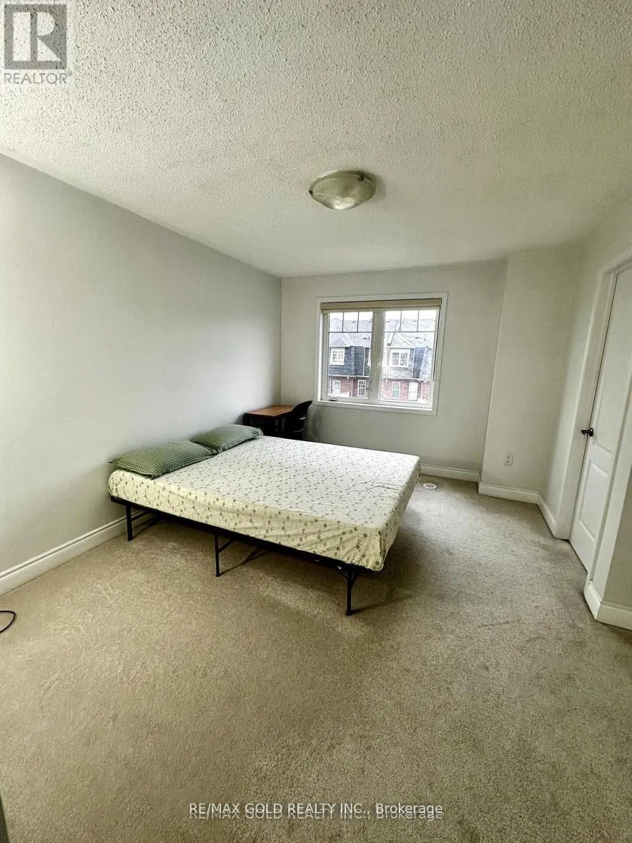 812 FOWLES COURT