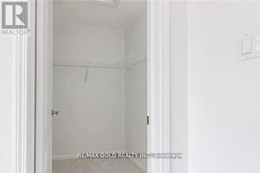 812 FOWLES COURT