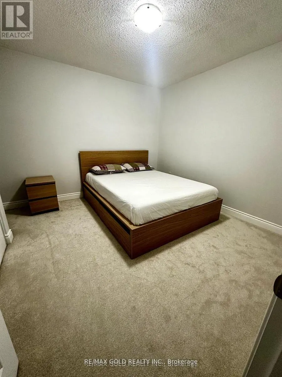 812 FOWLES COURT