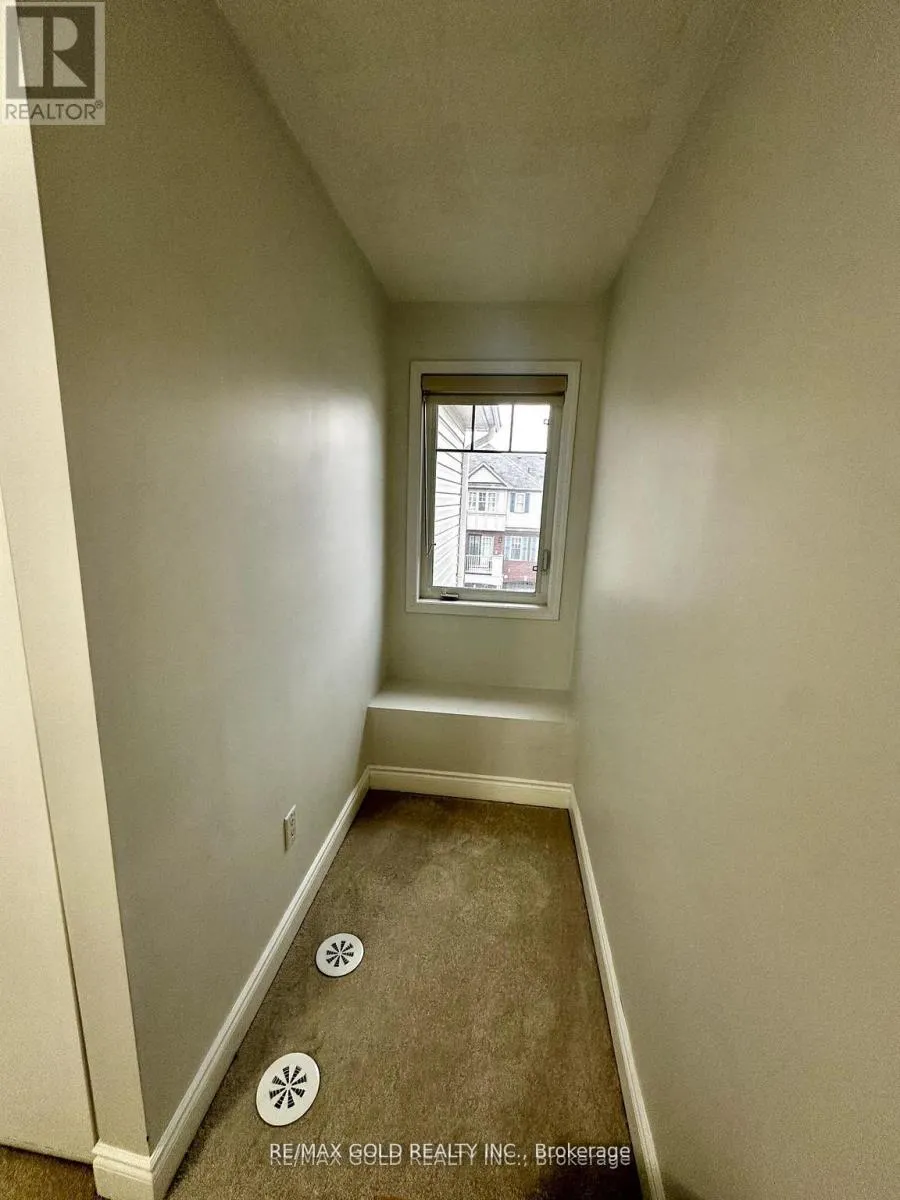 812 FOWLES COURT