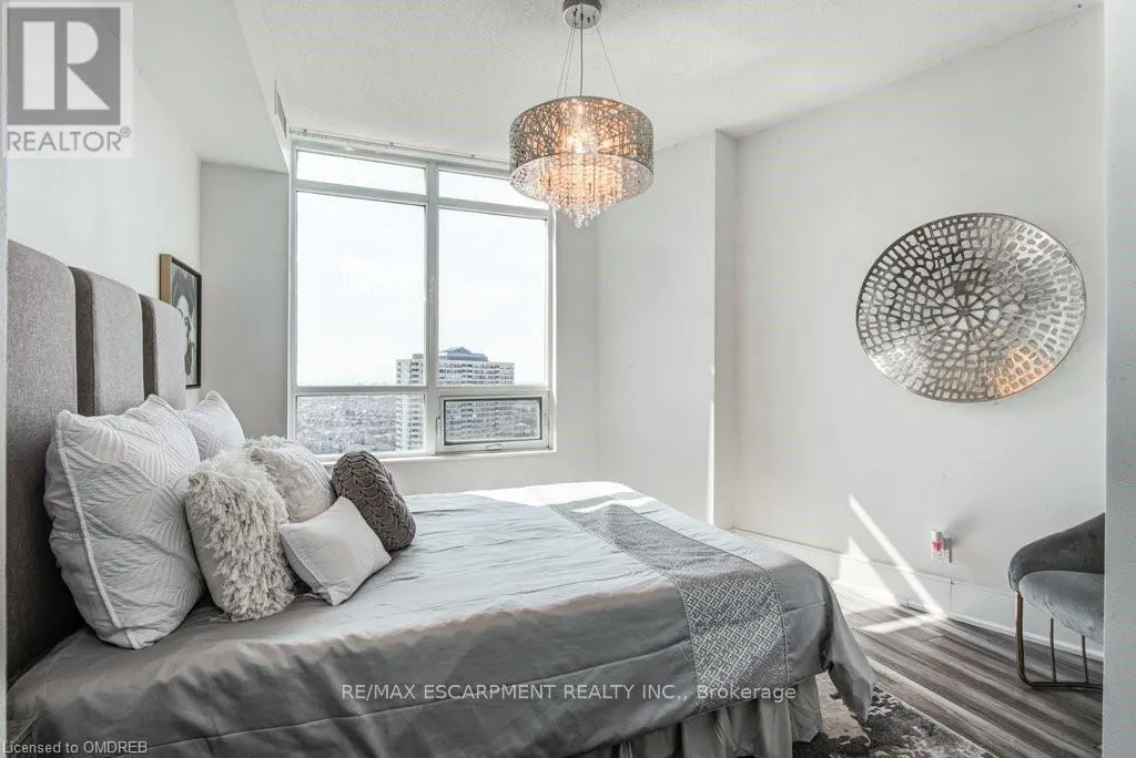 2402 - 330 BURNHAMTHORPE ROAD W