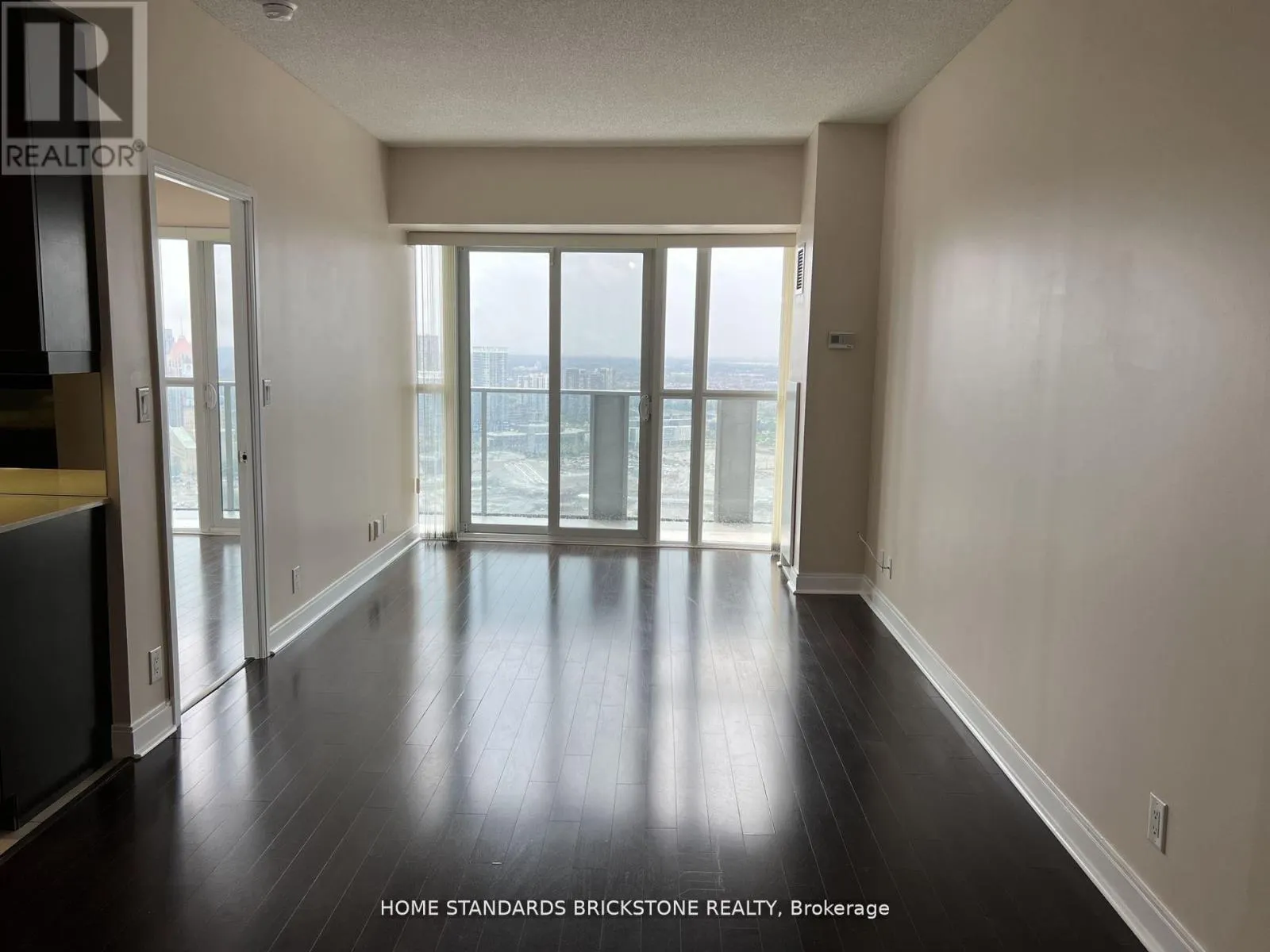 4005 - 60 ABSOLUTE AVENUE