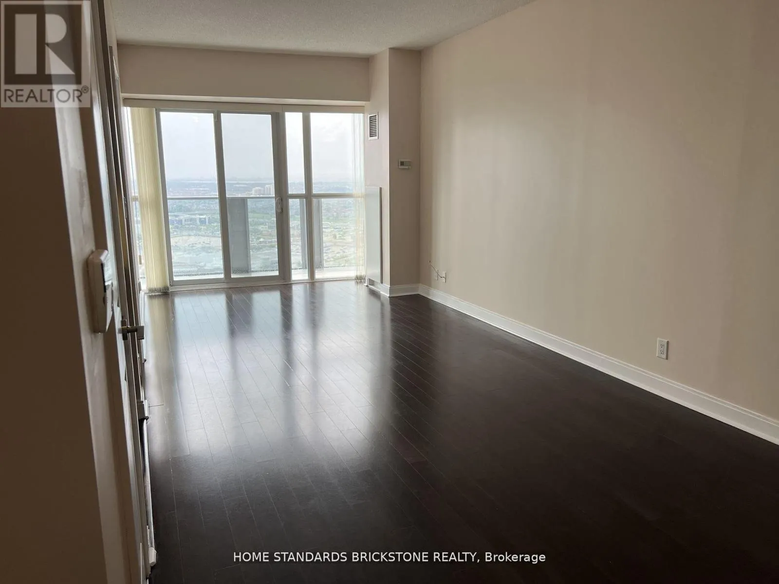 4005 - 60 ABSOLUTE AVENUE