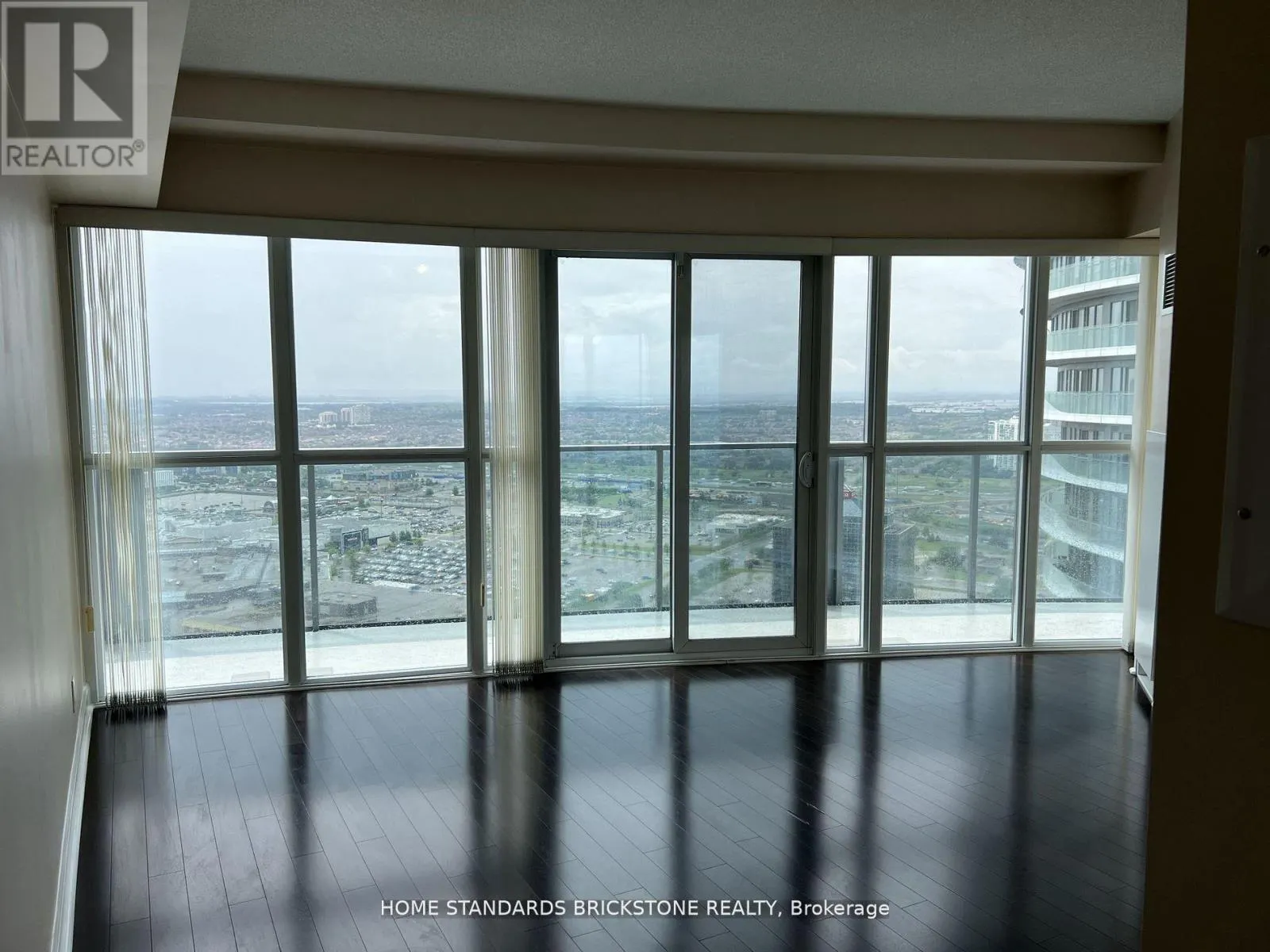 4005 - 60 ABSOLUTE AVENUE