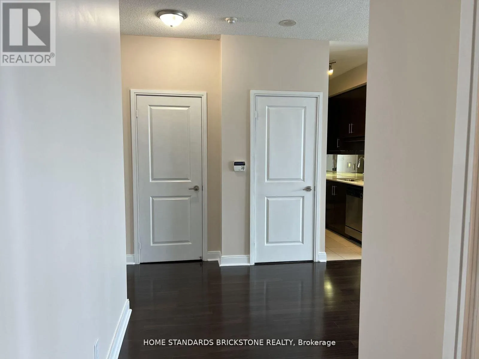 4005 - 60 ABSOLUTE AVENUE