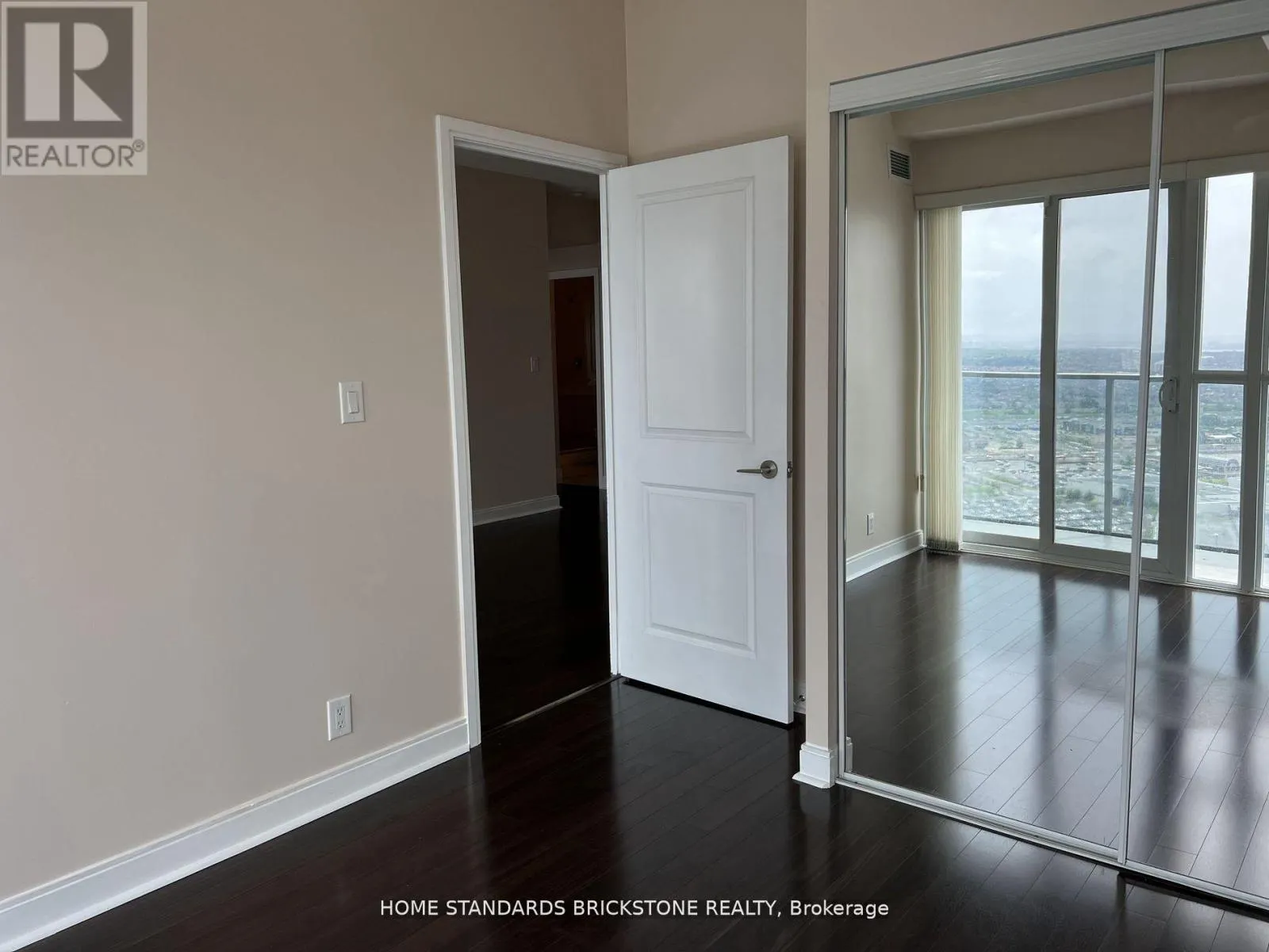 4005 - 60 ABSOLUTE AVENUE