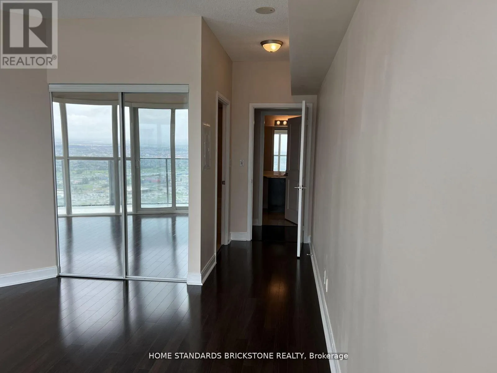 4005 - 60 ABSOLUTE AVENUE