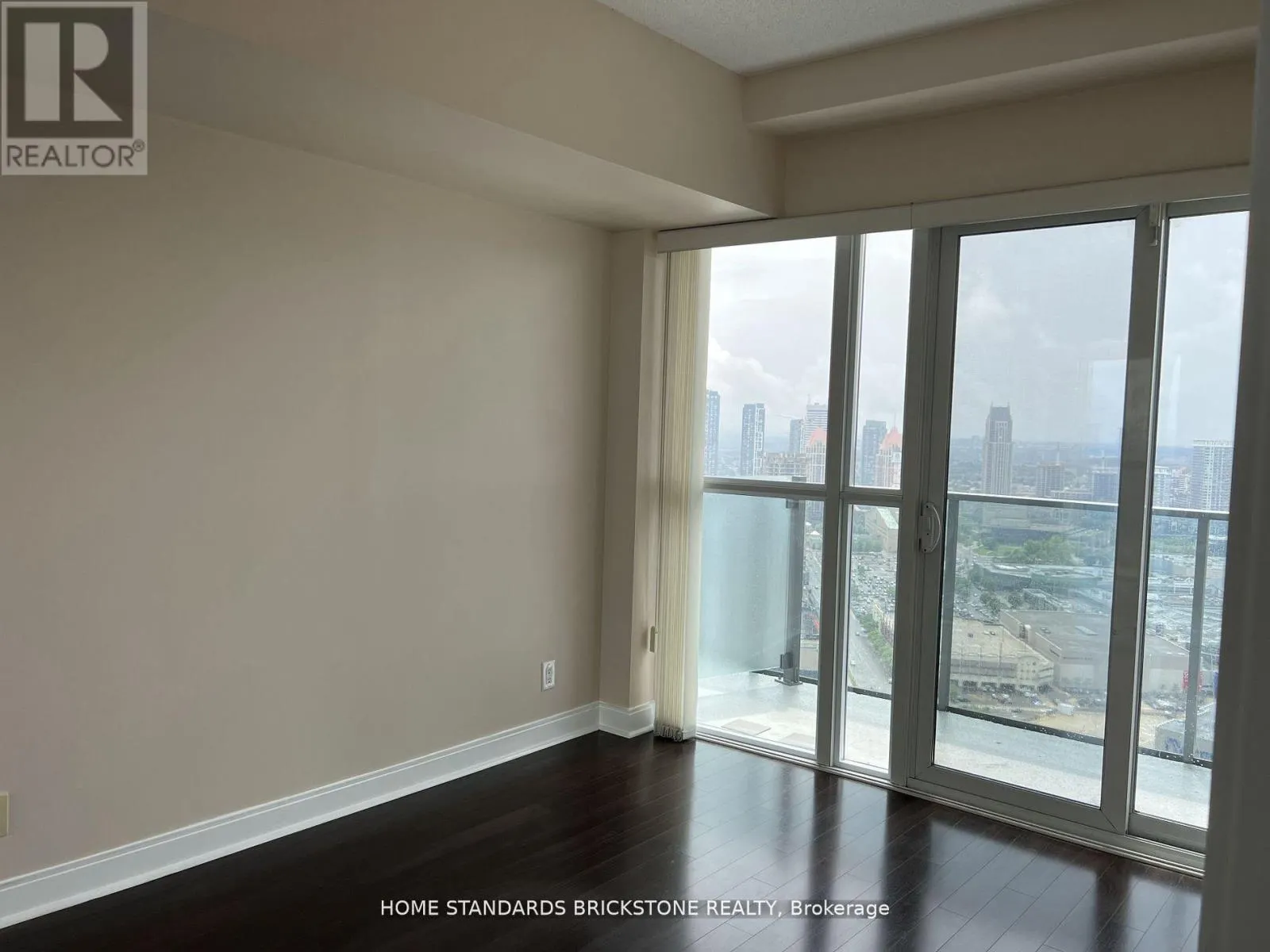 4005 - 60 ABSOLUTE AVENUE