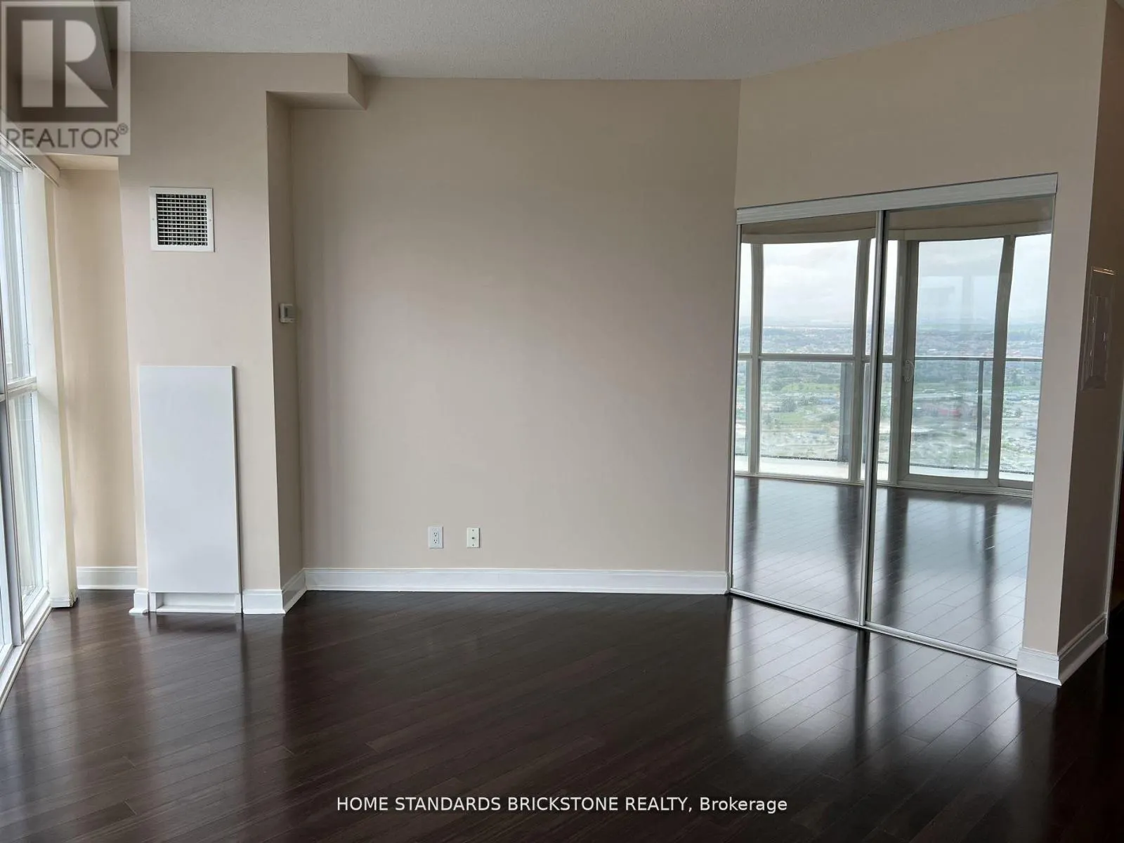 4005 - 60 ABSOLUTE AVENUE