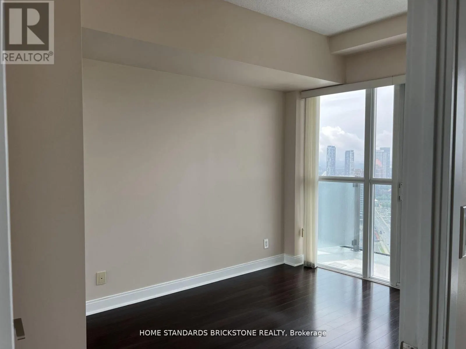 4005 - 60 ABSOLUTE AVENUE