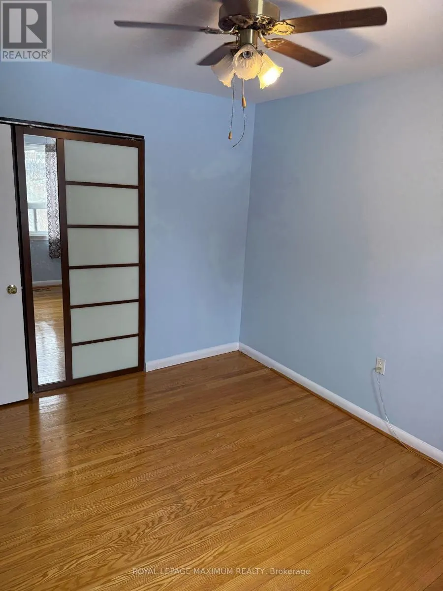UPPER - 5 LAWRENCE CRESCENT