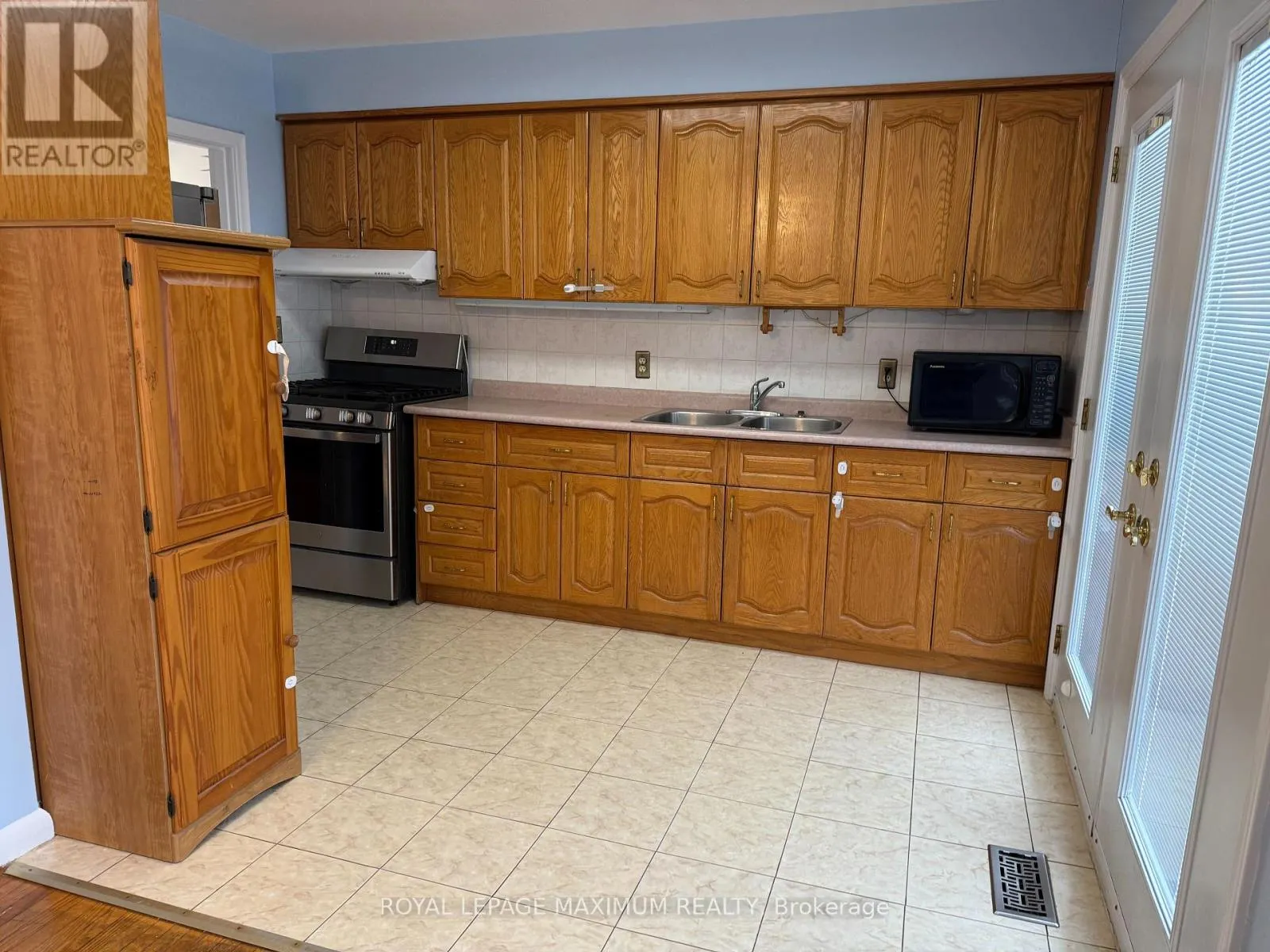 UPPER - 5 LAWRENCE CRESCENT