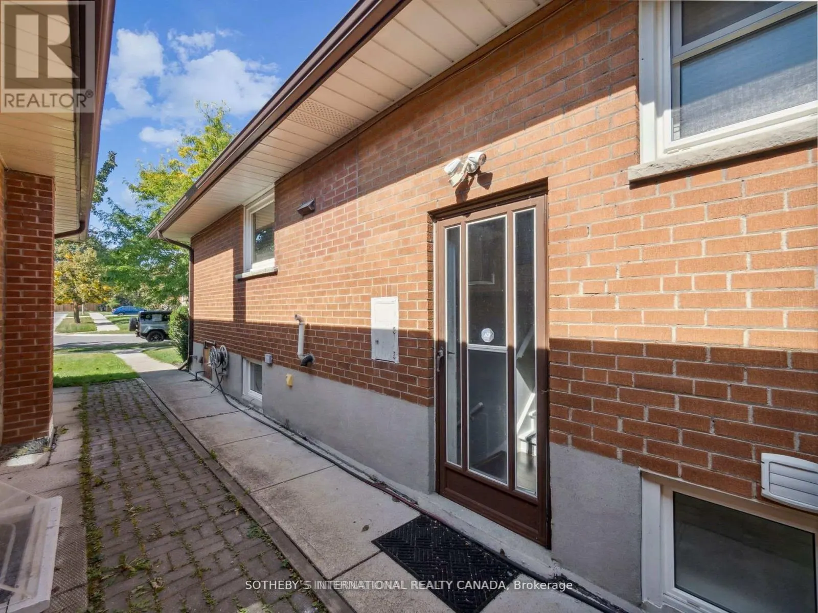 LOWER - 14 LAURELWOOD CRESCENT