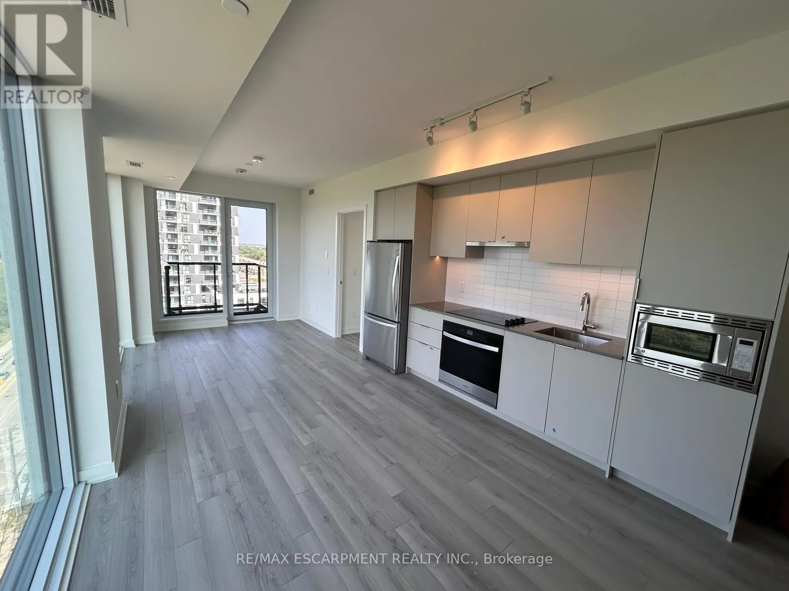 1403 - 3079 TRAFALGAR ROAD