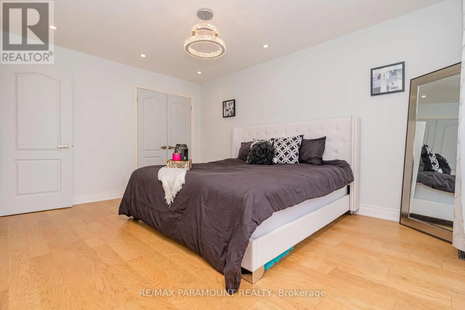43 BROMLEY CRESCENT