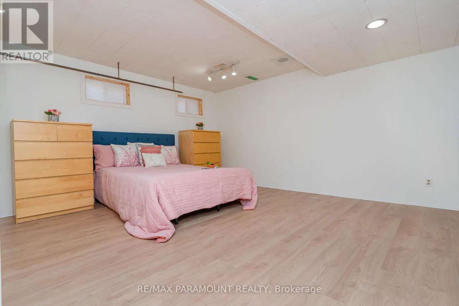 43 BROMLEY CRESCENT