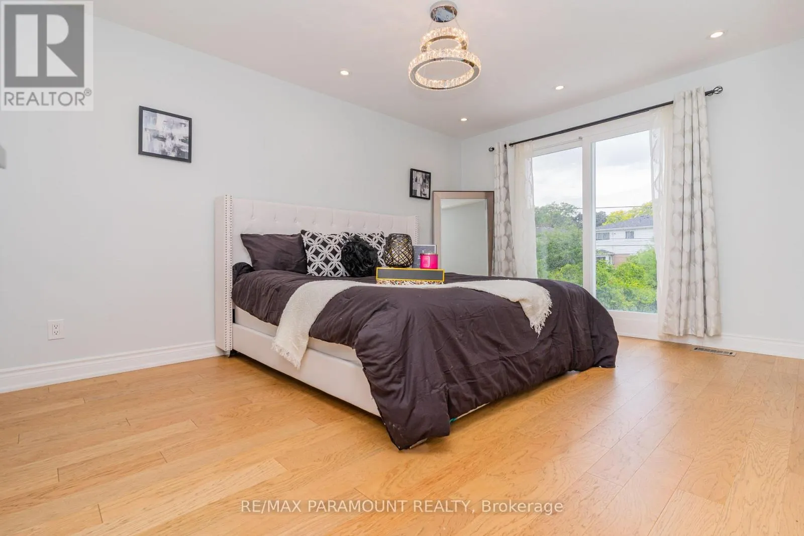 43 BROMLEY CRESCENT