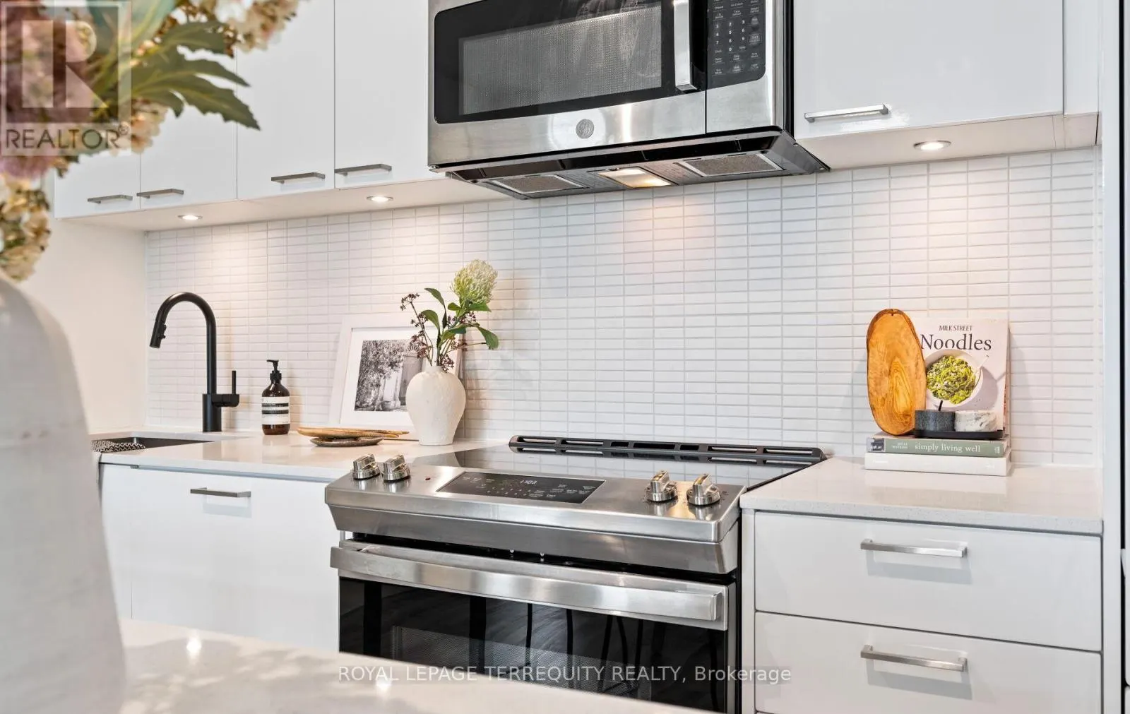 1103 - 1808 ST CLAIR AVENUE W