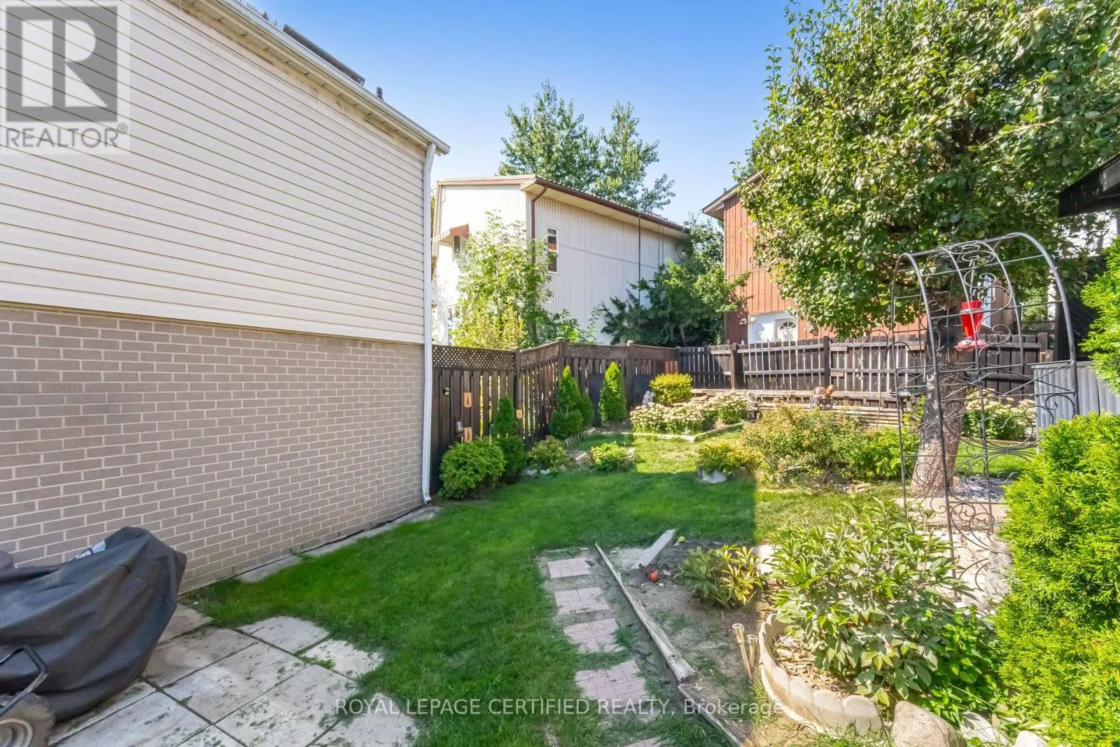 13 HILLDOWNTREE TRAIL