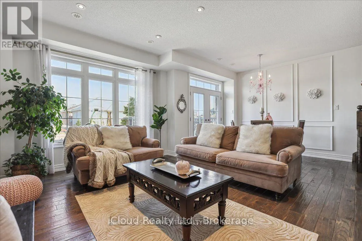 2572 GRAND OAK TRAIL