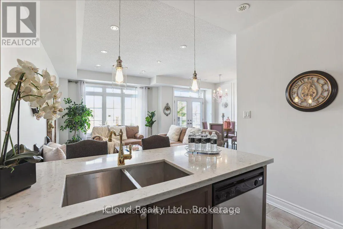 2572 GRAND OAK TRAIL