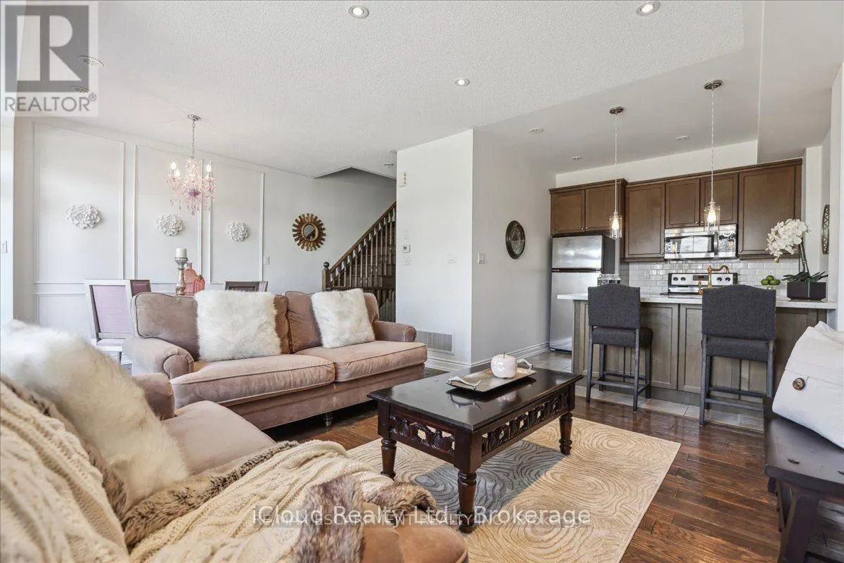 2572 GRAND OAK TRAIL