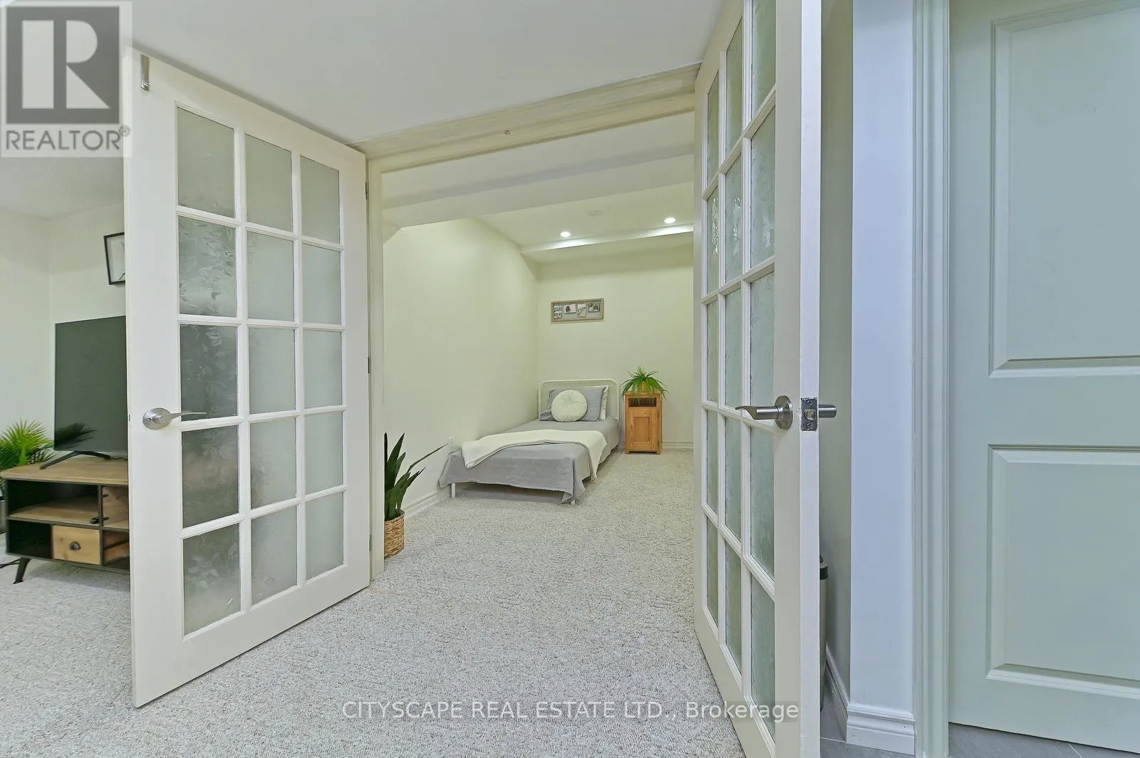354 PLAINS ROAD W