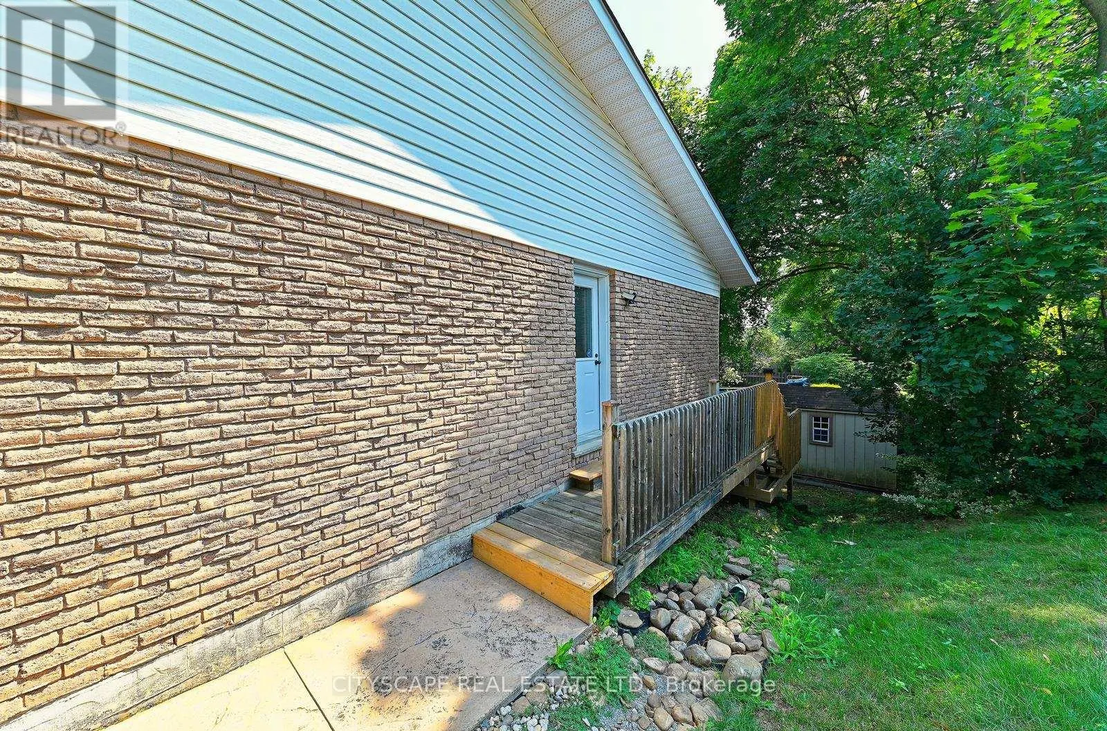 354 PLAINS ROAD W